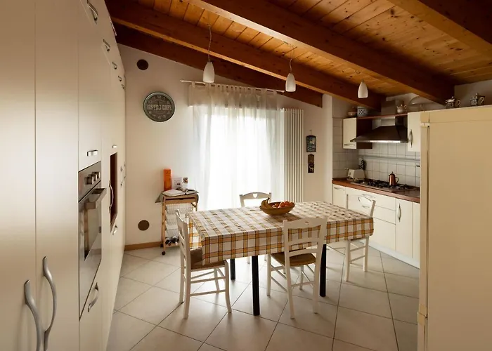 Il Glicine A Apartamento Pésaro